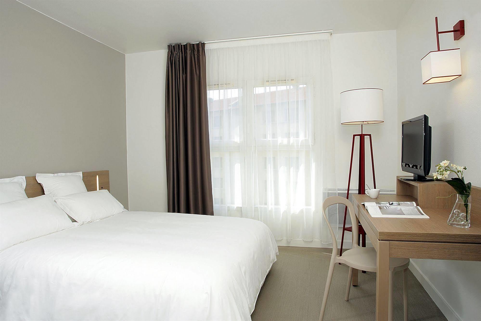 อัปปาร์ต ซิตี้ แปปิญอง ซองทร์ การ์ Aparthotel แปร์ปินญอง ภายนอก รูปภาพ